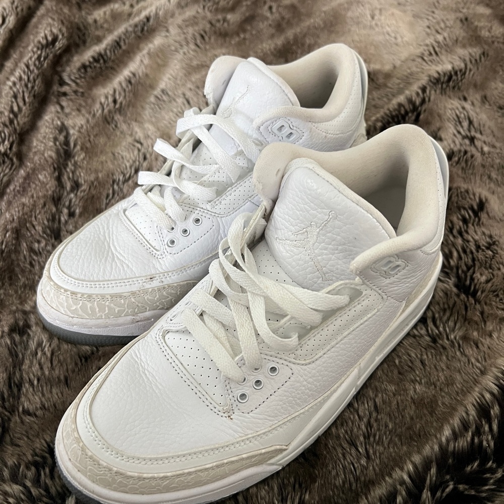 Jordan retro 3. Pure white.